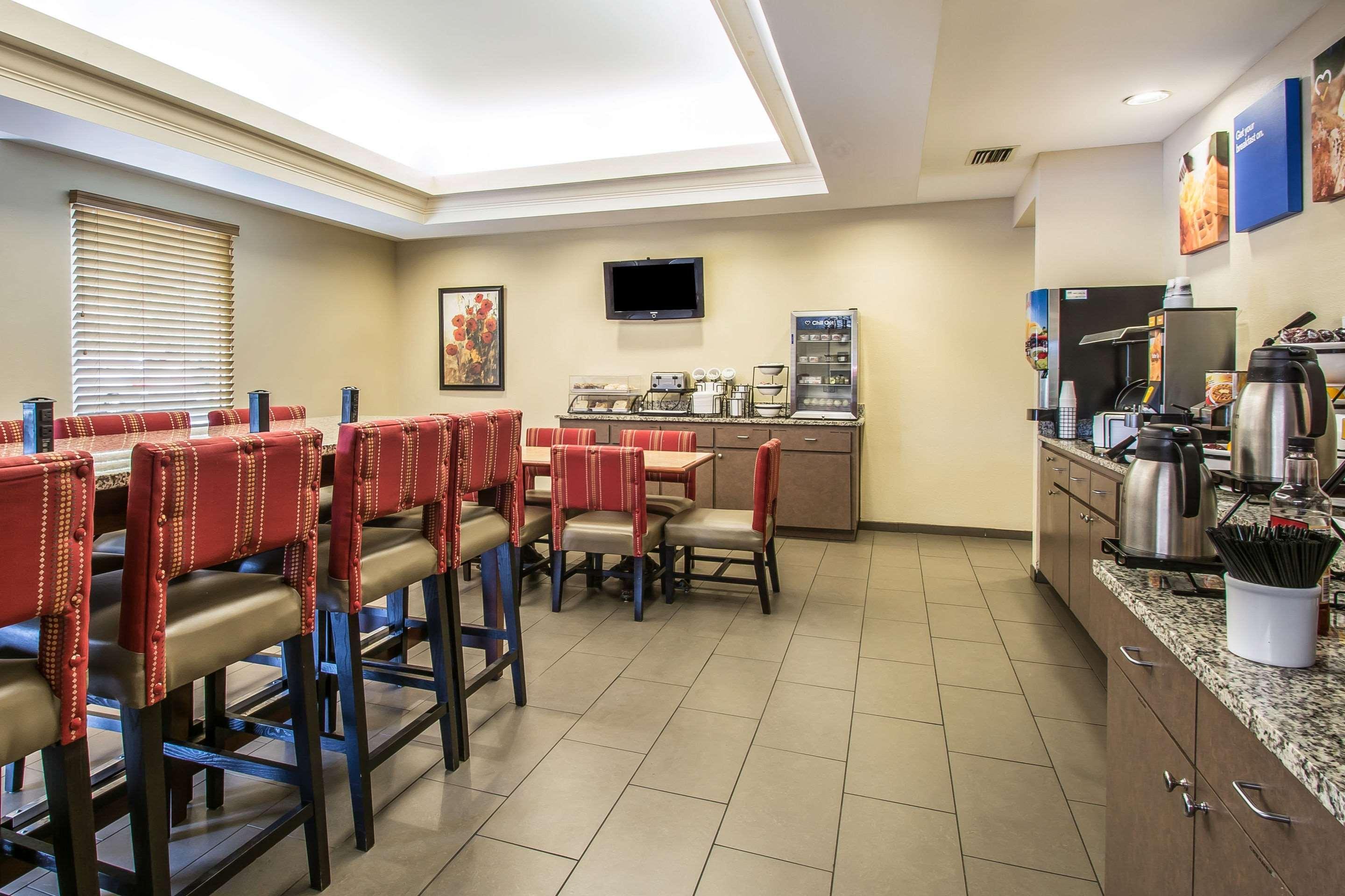 Comfort Inn & Suites Deland - Near University Exterior photo