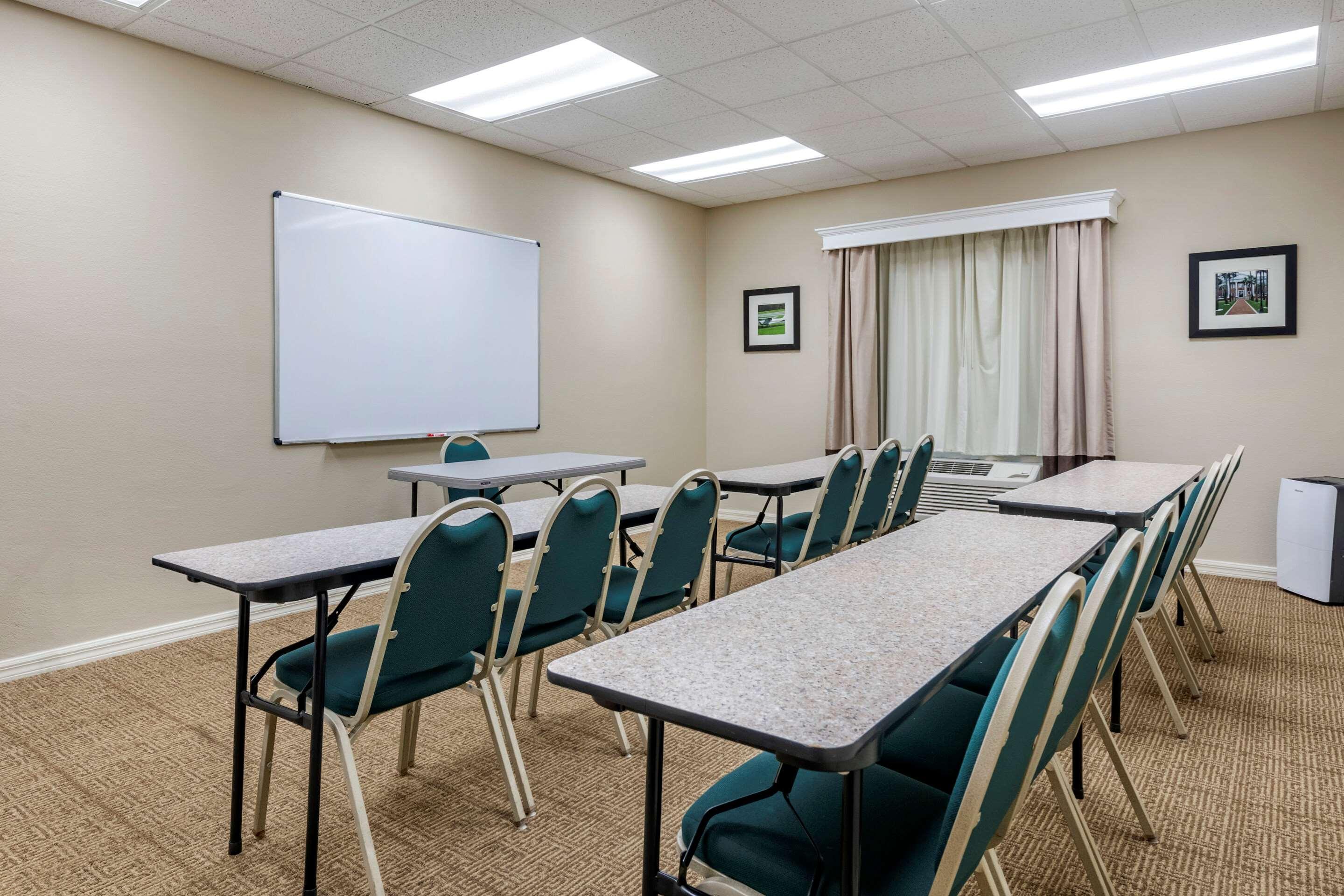 Comfort Inn & Suites Deland - Near University Exterior photo