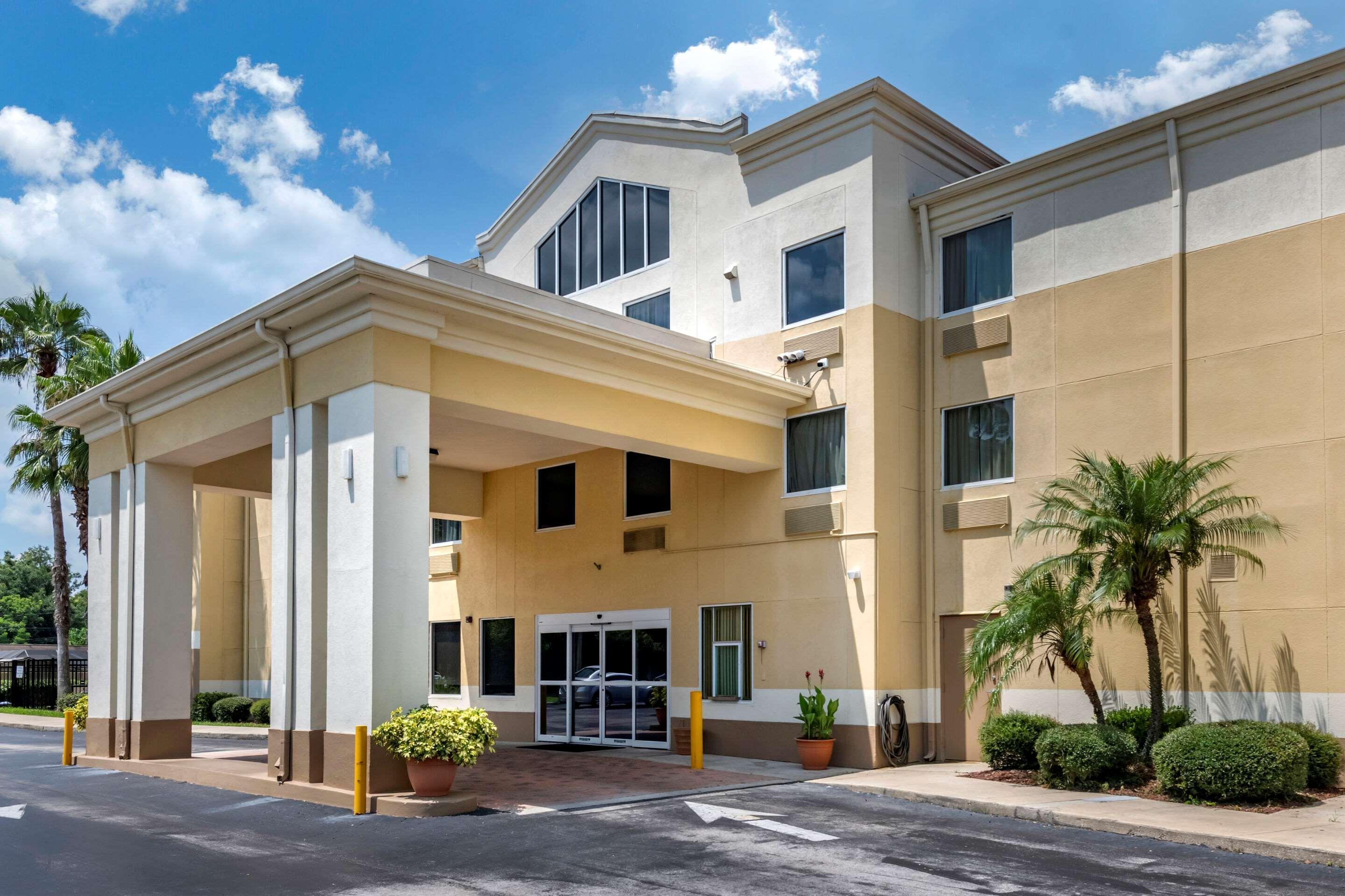 Comfort Inn & Suites Deland - Near University Exterior photo